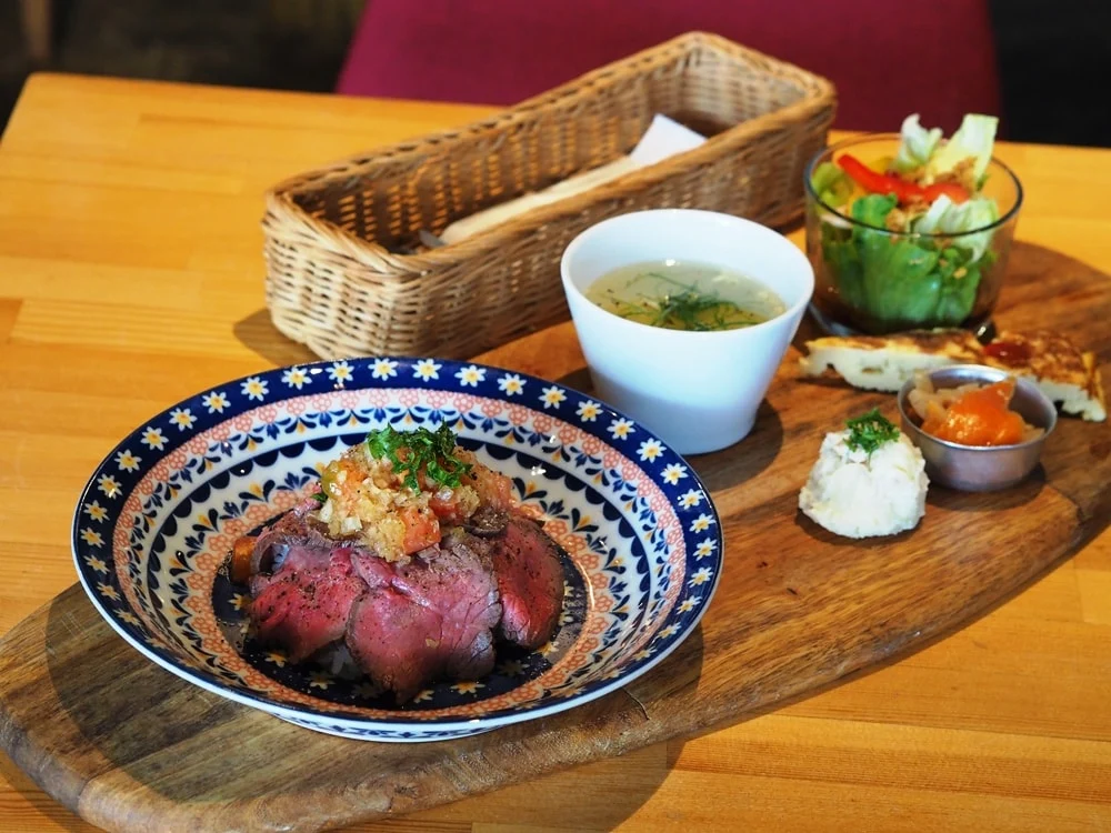 フラゴ ローストビーフ丼ランチ