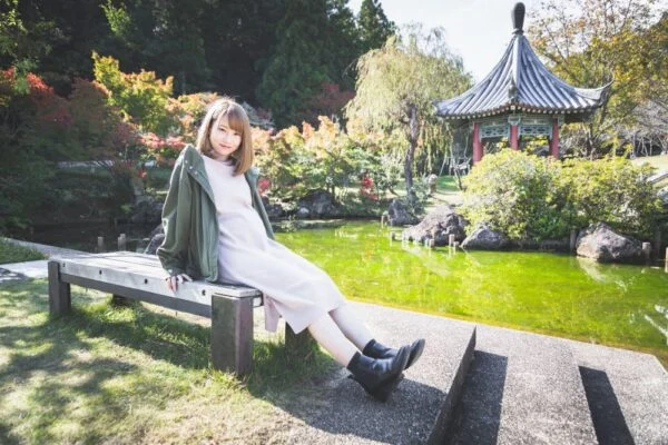 赤紅葉を眺めながらのんびりと ～ 秋の真備町の魅力がぎゅっとつまった、「まきび公園」さんぽ