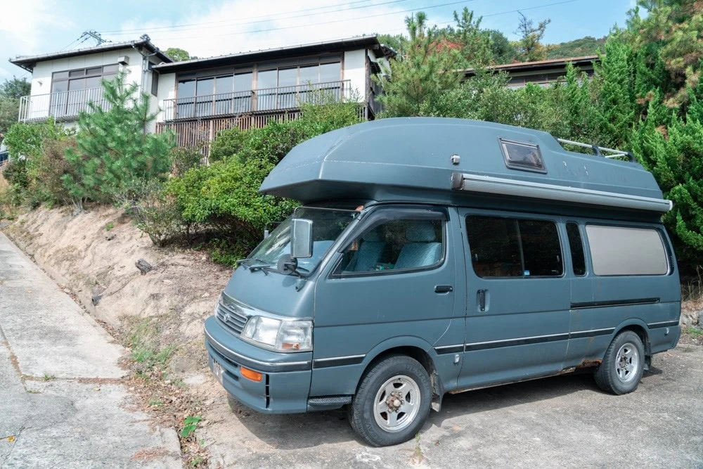 デニム兄弟と旅をしたキャンピングカー「えぶり号」