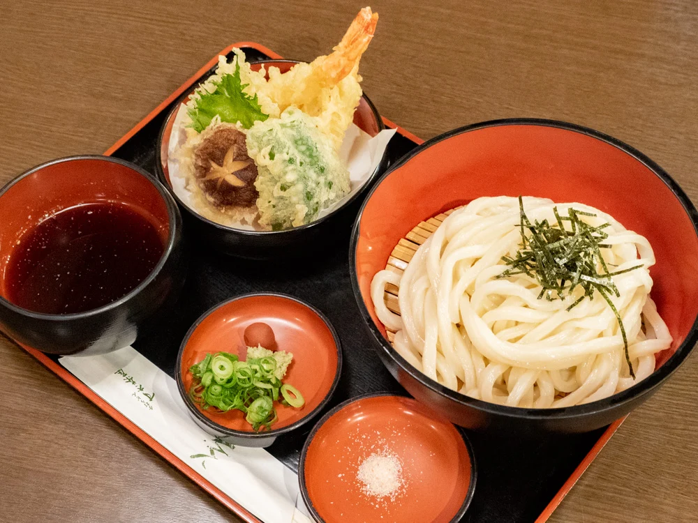 【閉店】すぎ茶屋 倉敷天満屋店 〜 “たんわり”とした食感の「岡山うどん」をとことん追求するうどん店
