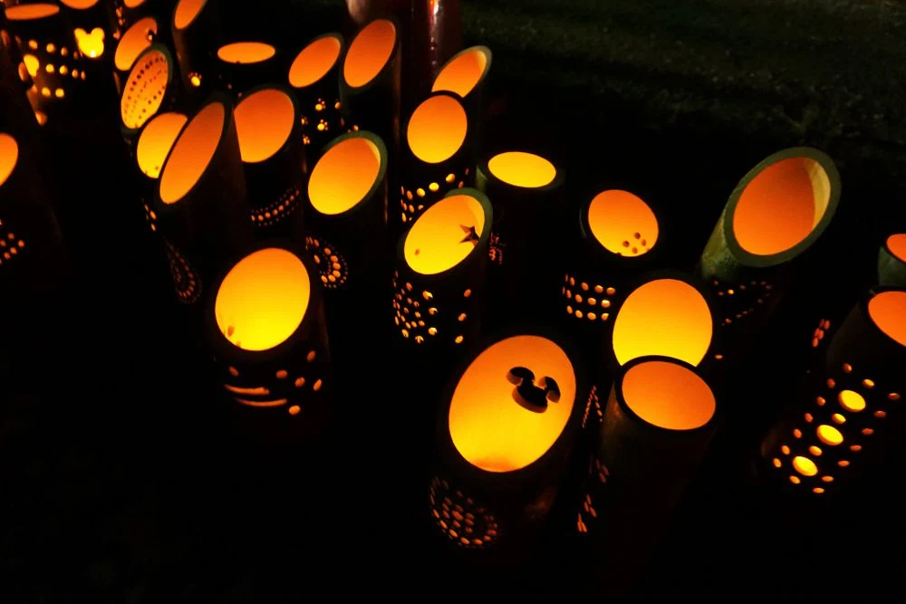 復興阿吽祭2019(令和元年12月15日開催) ~ 真備町の冬空に輝く花火と足元を照らす竹あかり