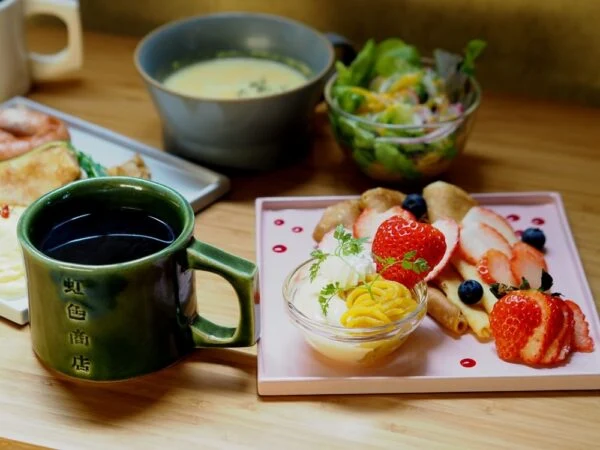 虹色商店 ～ 自然な甘さの蜜芋ペーストが美味しい！幸せの香り漂う焦がしバタークレープ専門店