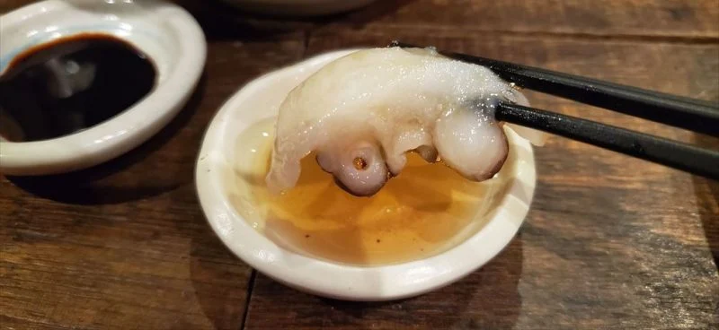 たこの刺身とごま油