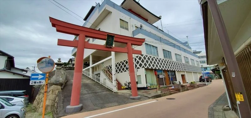 羽黒神社の裏手