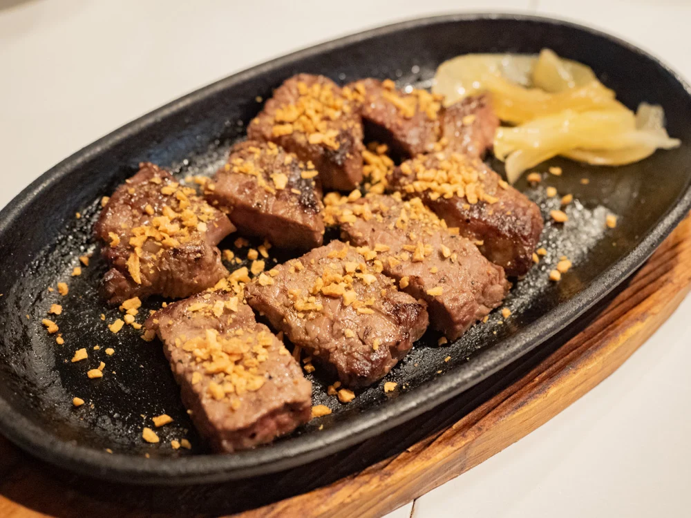 お肉バー ま、いっか:はかり売りステーキ