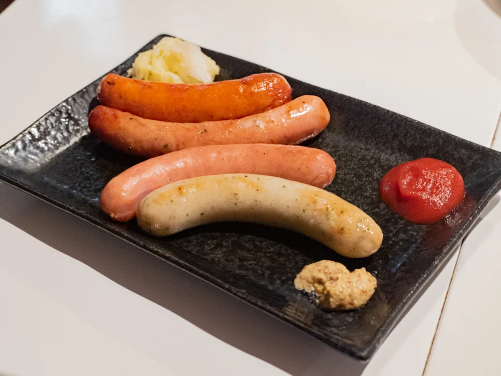 お肉バー ま、いっか:自家製ソーセージ