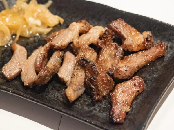 【閉店】お肉バー ま、いっか 〜 希少部位を使ったオリジナル肉珍味が名物！老舗肉屋の姉妹店の居酒屋