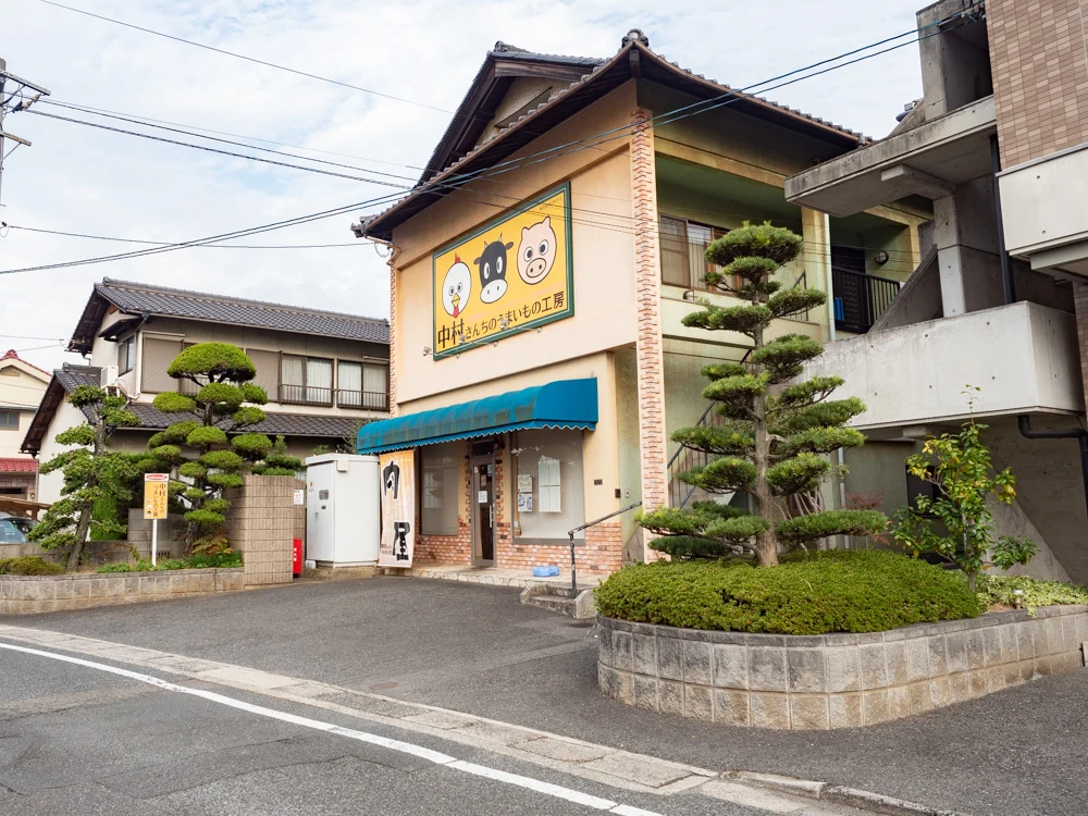 中村さんちのうまいもの工房への行き方：店の前に駐車場がある