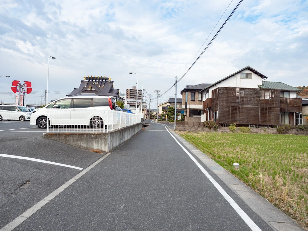 中村さんちのうまいもの工房への行き方：大高街道の甲羅本店前を左折して約80m進む
