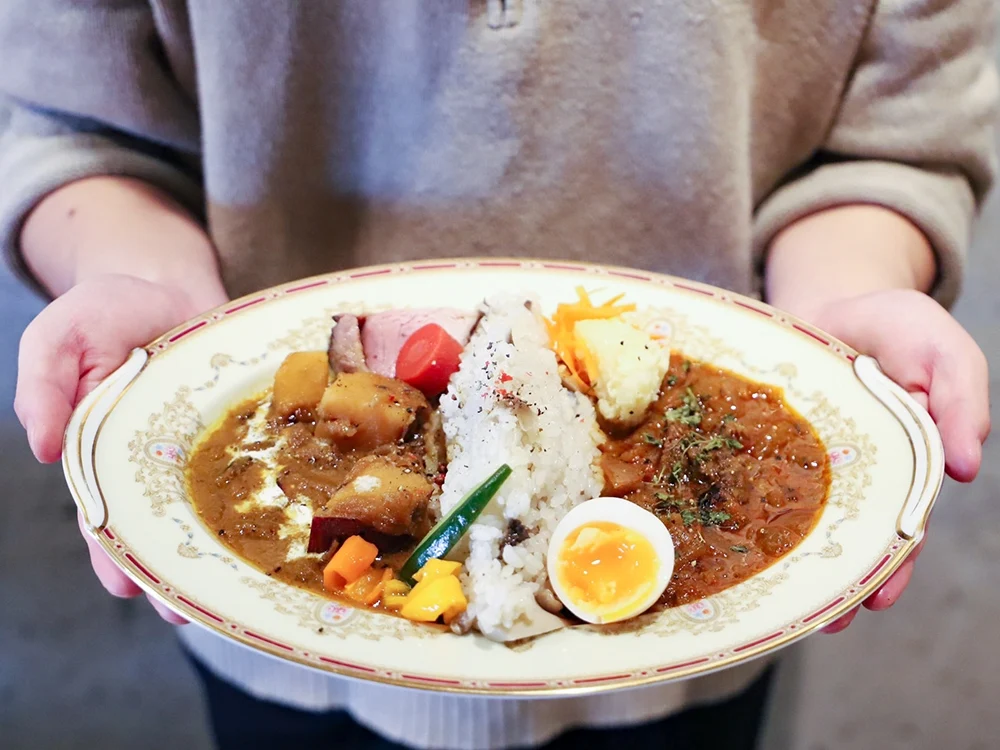 774:合いがけカレー「両方かけちゃう」例