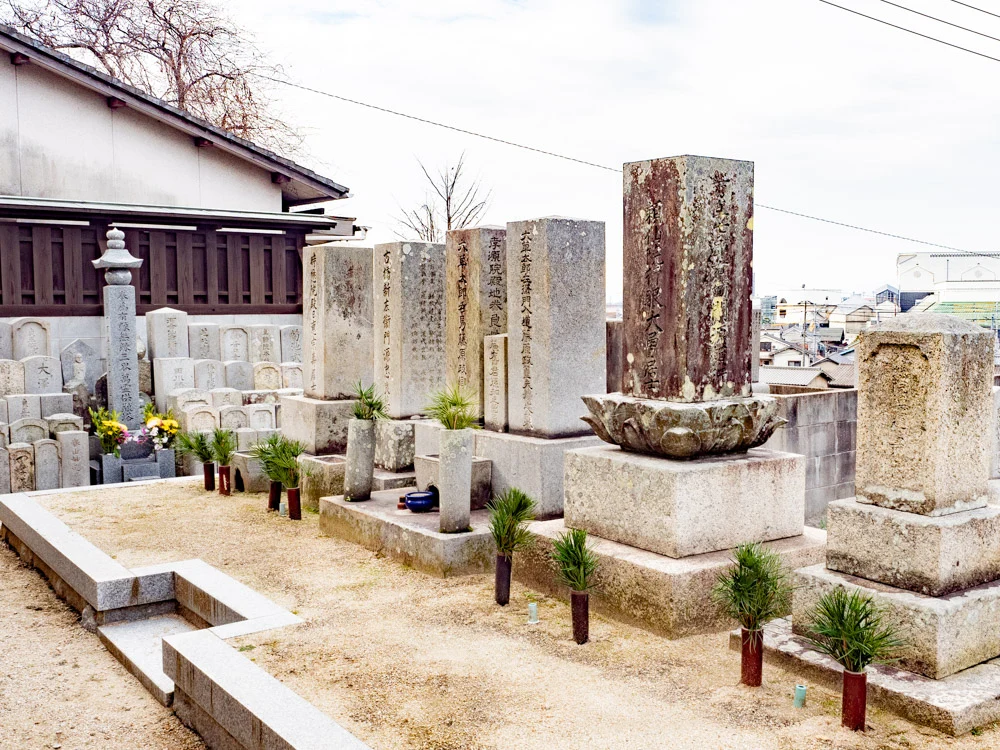 長連寺:倉敷代官の墓