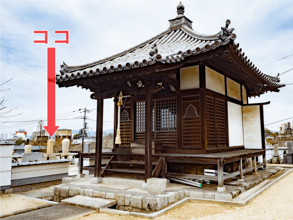 長連寺:観音堂横の住職墓地