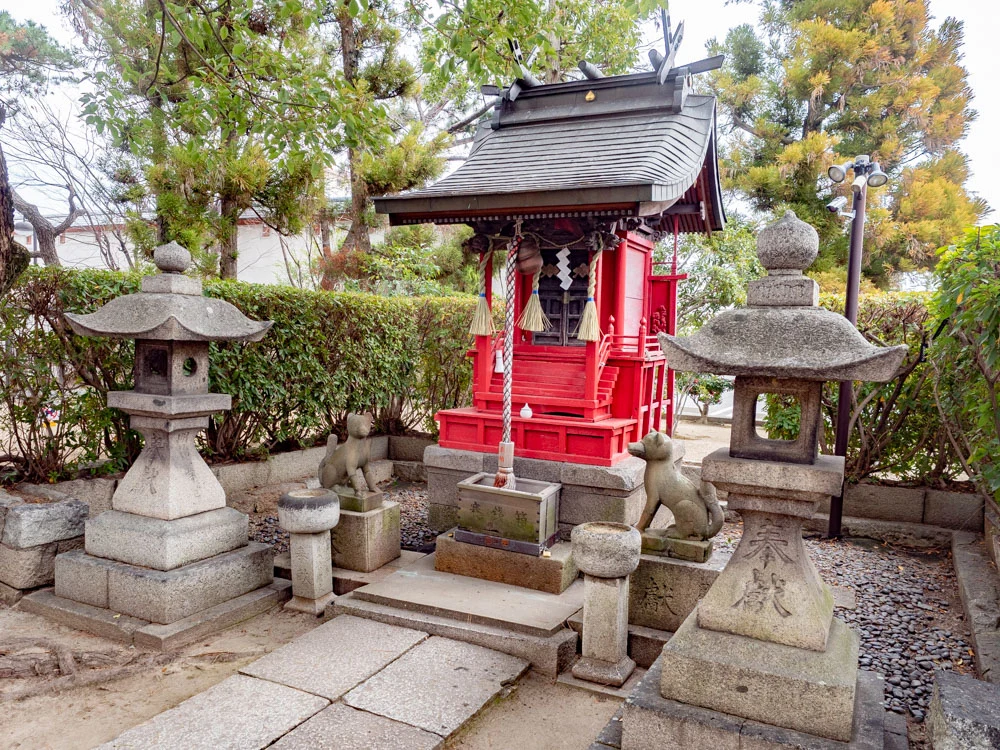 城山稲荷神社の社殿