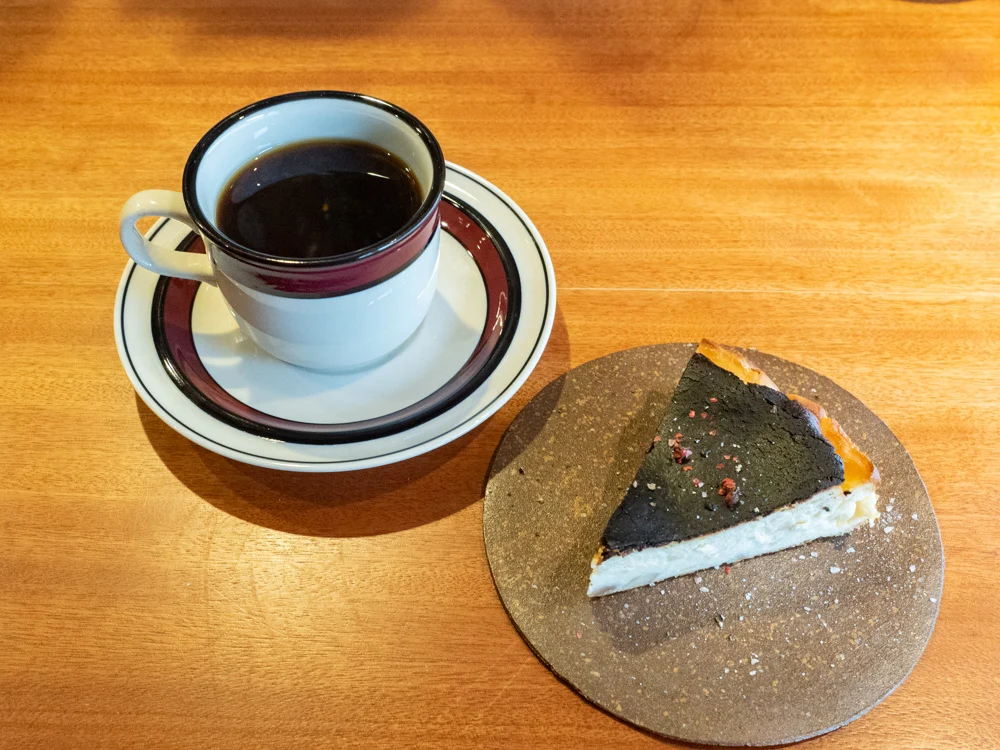 774:今日のデザート(バスク風チーズケーキ)とセットコーヒー