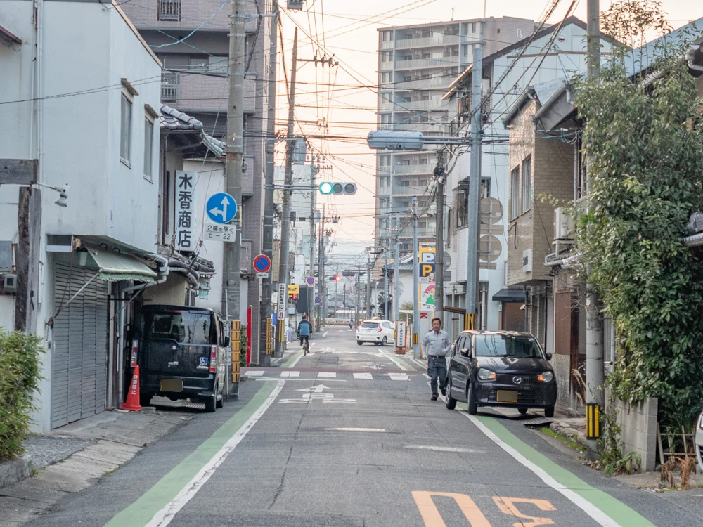よりみちへの行き方：阿知南交差点を西へ直進