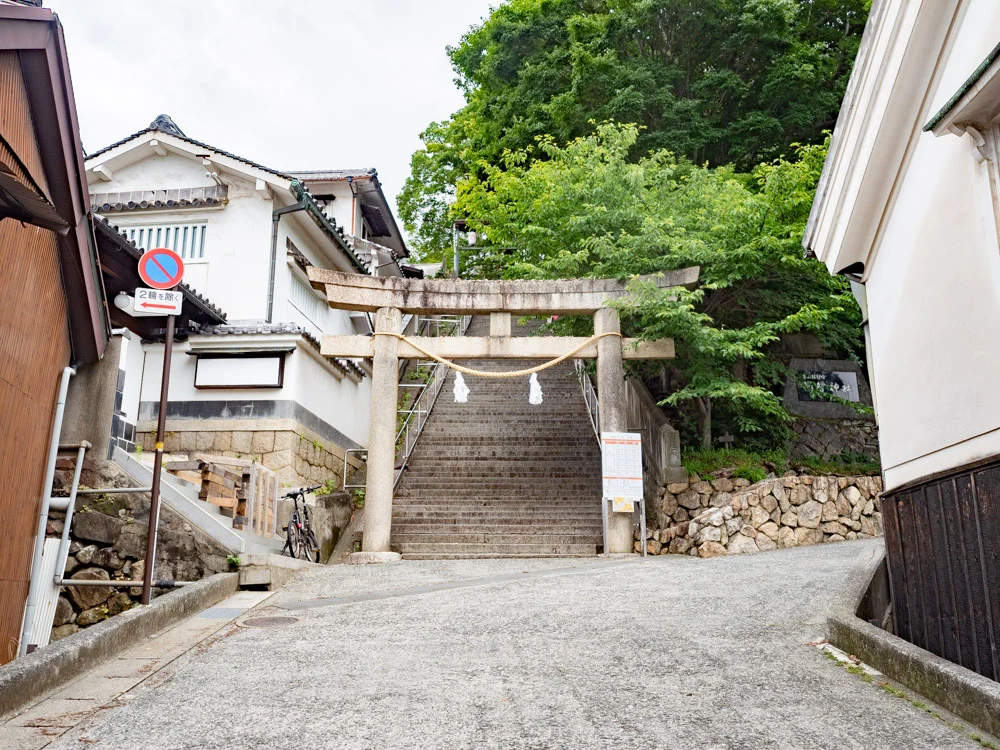 倉敷美観地区周辺のトイレ:鶴形山 阿智神社境内東側
