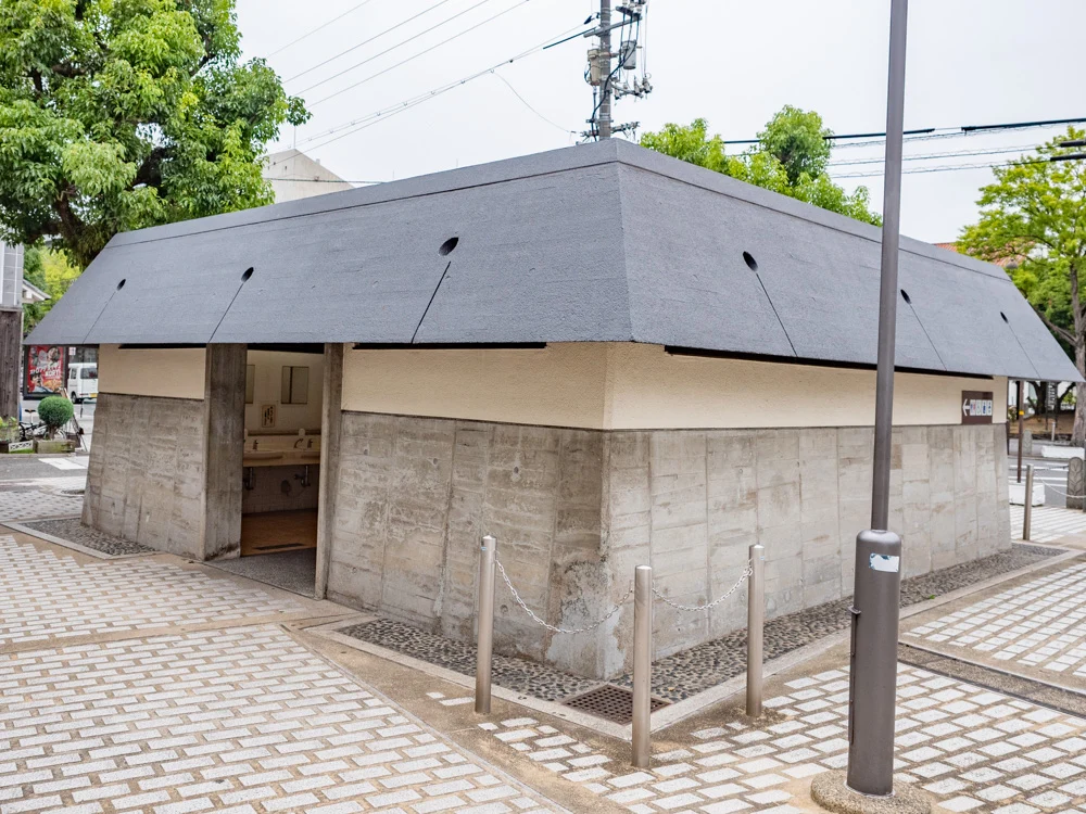 倉敷美観地区周辺のトイレ:大原美術館別館西側歩道