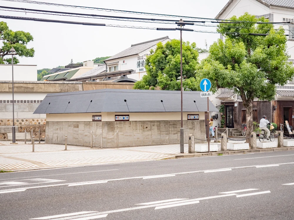 倉敷美観地区周辺のトイレ:大原美術館別館西側歩道