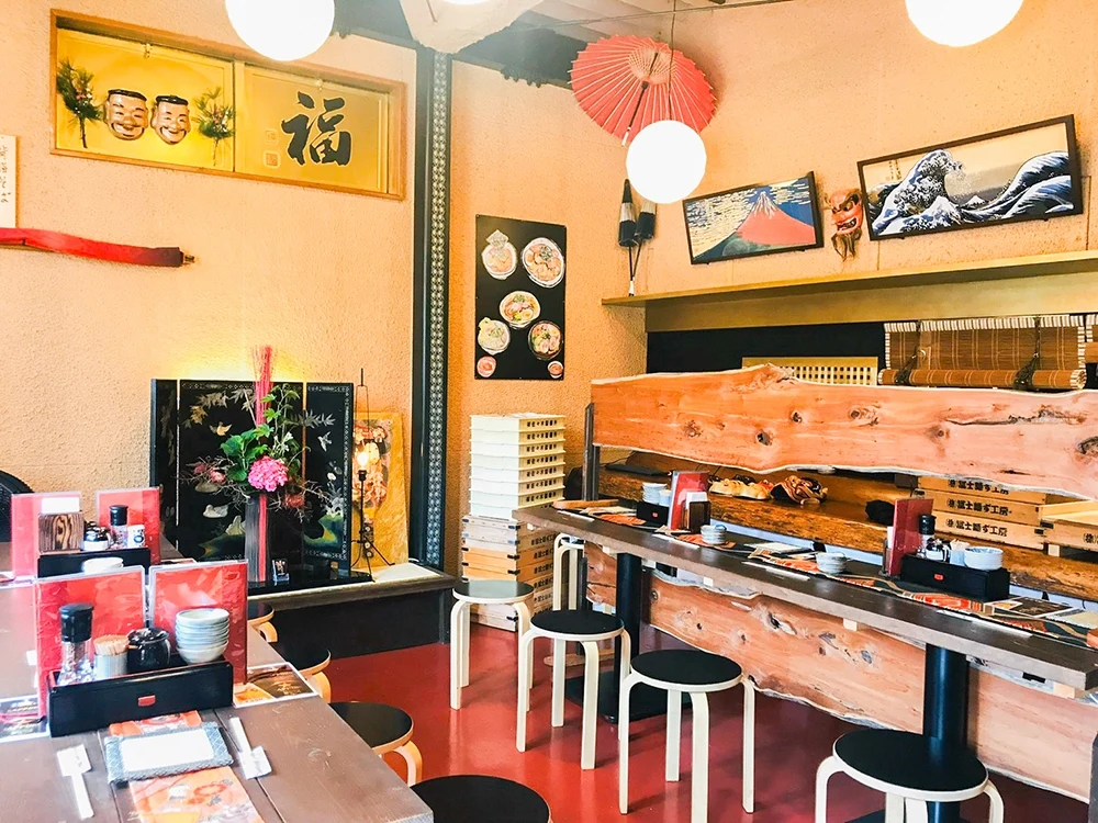 月のうつわ:店内のようす