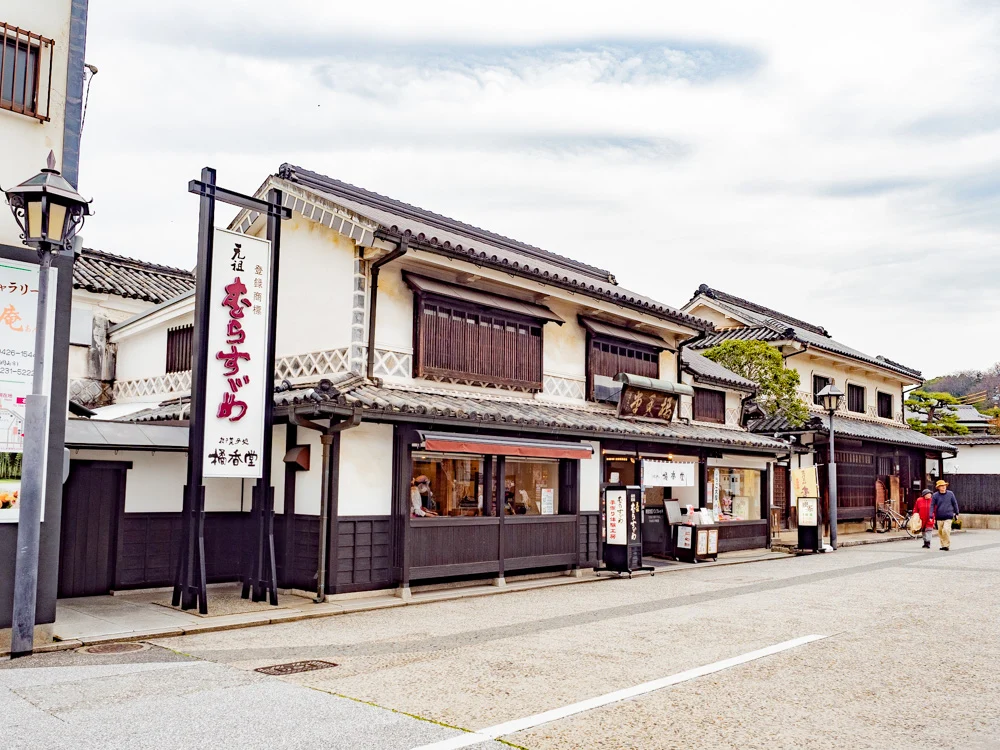 橘香堂：美観地区店前