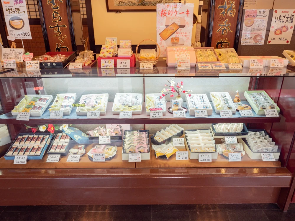 橘香堂:美観地区店の店内