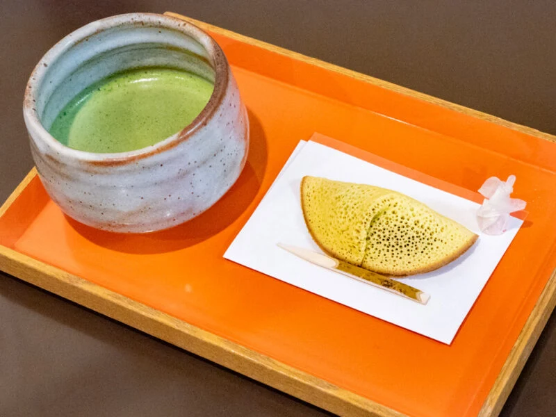 橘香堂：むらすゞめと抹茶