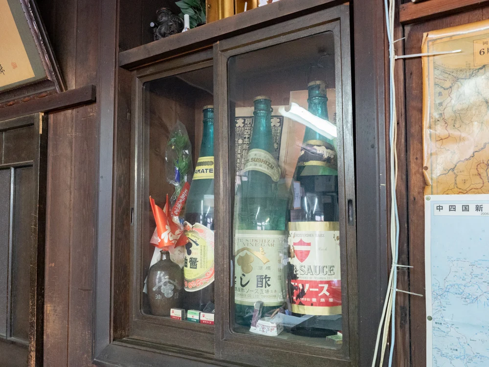 豊島屋(タテソース):昔の宣伝に使われた一斗瓶