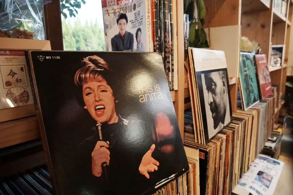 COFFEE HOUSE ごじとま 本棚