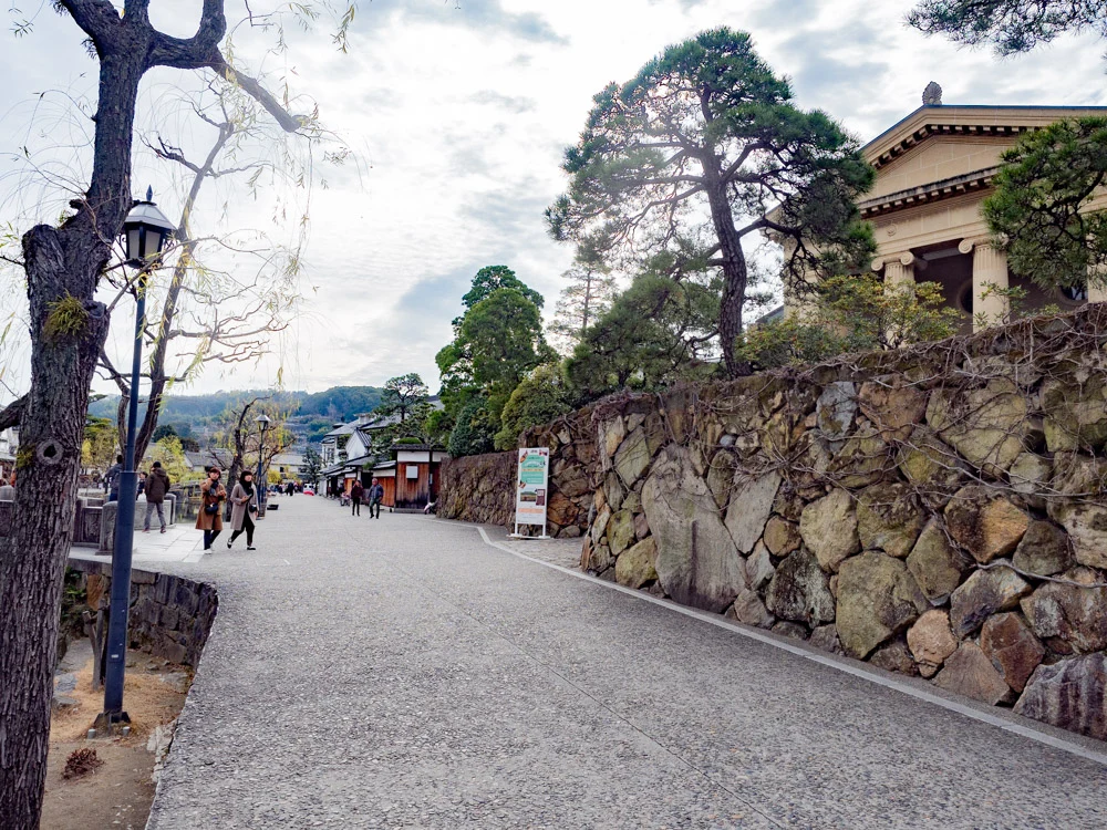 おおにしへの行き方：大原美術館前 今橋