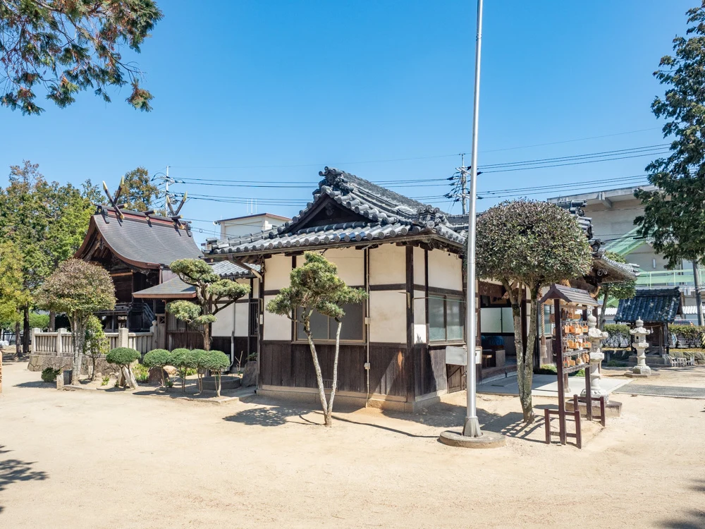 春日神社:拝殿・本殿