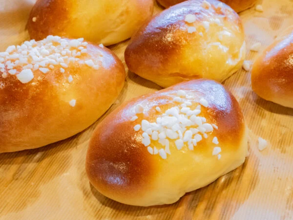 パン&カフェ・アシェット 〜 個性あるこだわりのパンがたくさん！モーニングやイートインも人気のベーカリーカフェ