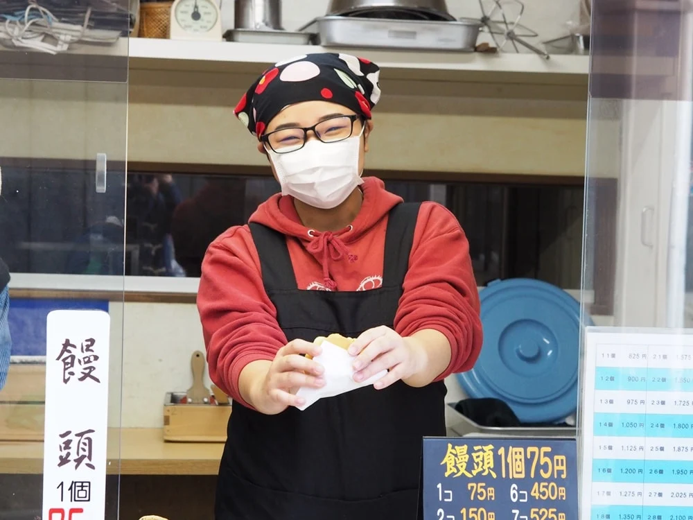えびす饅頭 店員さん