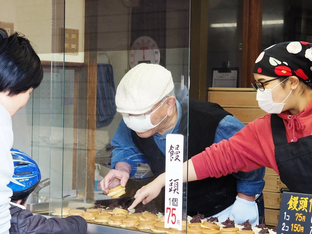 えびす饅頭を作っているところ