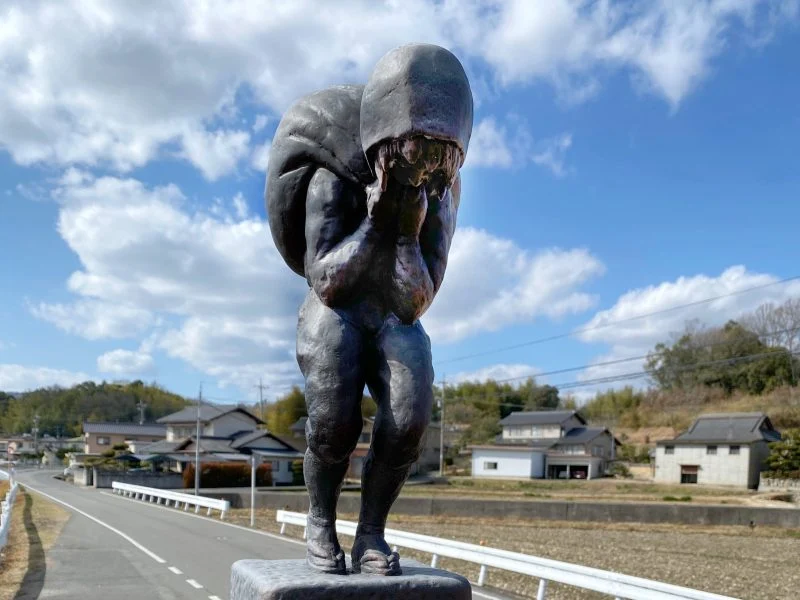 金田一 おりん像
