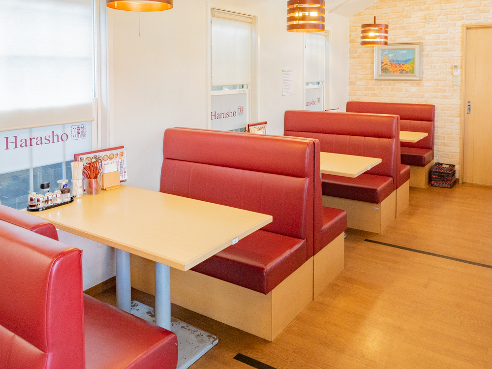 Harasho: Inside the shop, seating