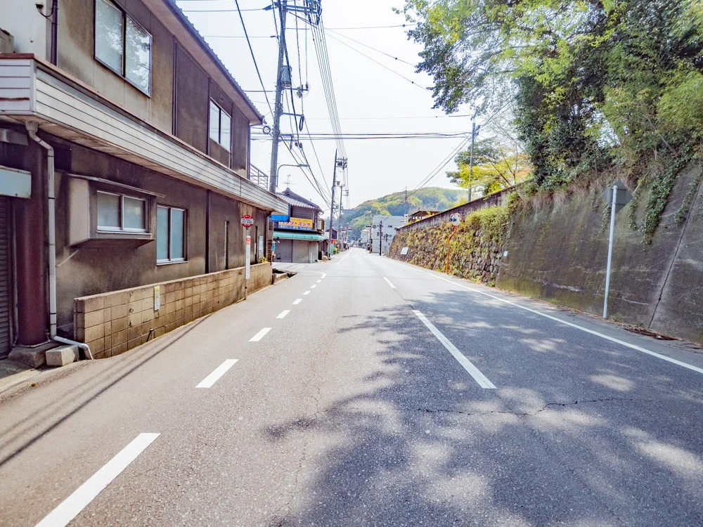 藤戸饅頭本舗への行き方：県道165号線 藤戸寺下(天城中学校南口)