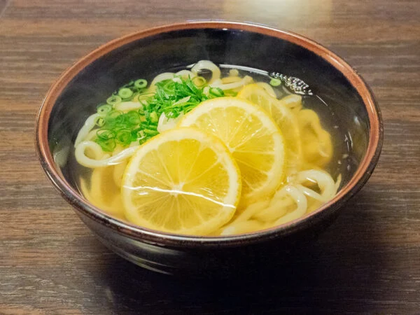 手打ちうどん おおにし 〜 倉敷川畔で45年以上続く老舗！倉敷名物ぶっかけうどんから個性派うどんまで幅広く楽しめる