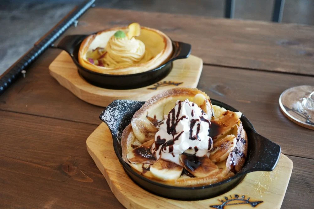 CAFE BRIDGE チョコバナナと安納芋のモンブランクリームのダッチベイベー