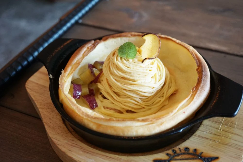 CAFE BRIDGE 安納芋のモンブランクリームのダッチベイベー