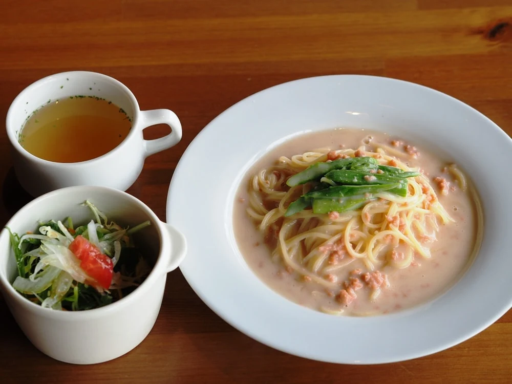 サーモンとアスパラのクリームソースパスタ