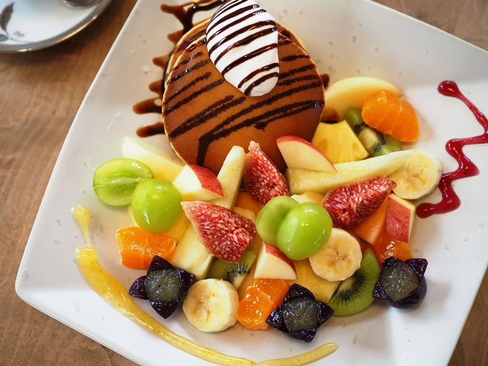 パンケーキ季節のフルーツ添え