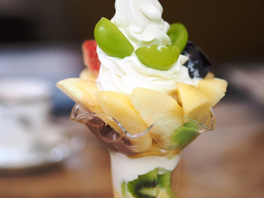 果物小町 白桃のプレミアムパフェ