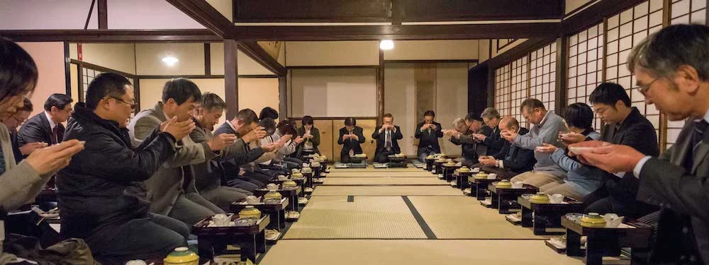 高梁川流域学校:備中志塾で伝統的なハレの食事を実食