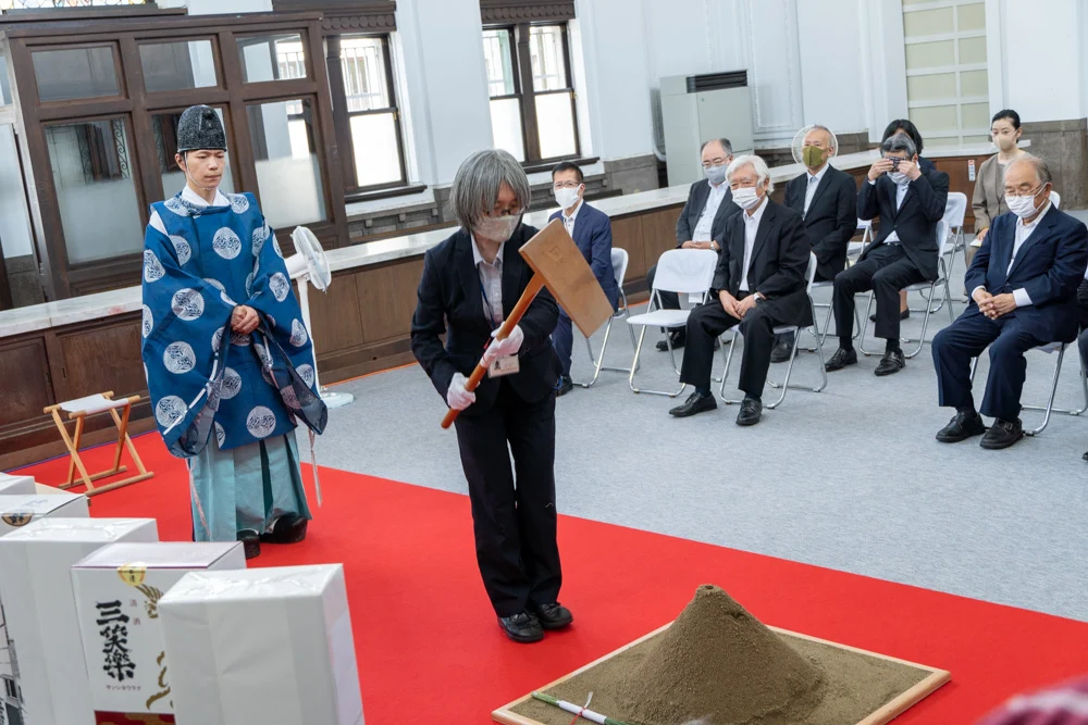 鍬入の儀'大原あかね理事長)