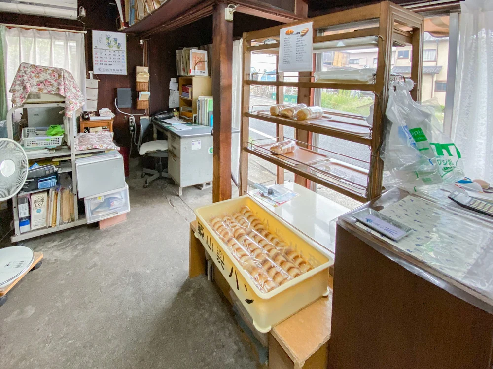 築山製パン所:店内