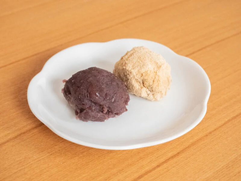 甘党の店 やまと 〜 おはぎ一筋の老舗。絶妙な甘さの粒あんと風味豊かなきな粉の手づくりおはぎ