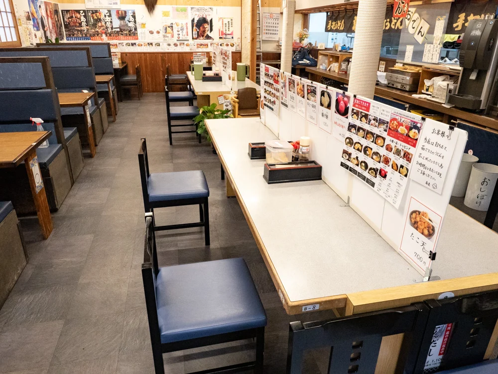 蔵:店内