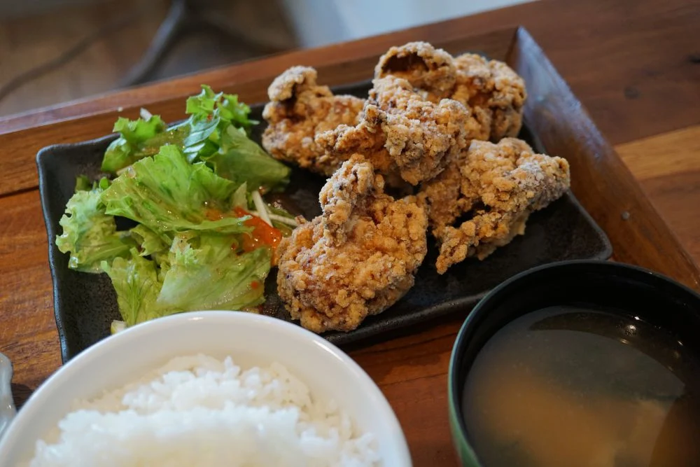CAFE&DINING GLITTER(カフェアンドダイニング グリッター) 鶏の唐揚げ定食