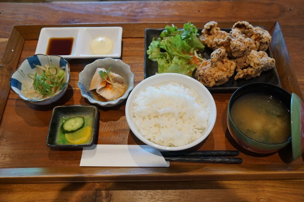 CAFE&DINING GLITTER(カフェアンドダイニング グリッター) からあげ定食