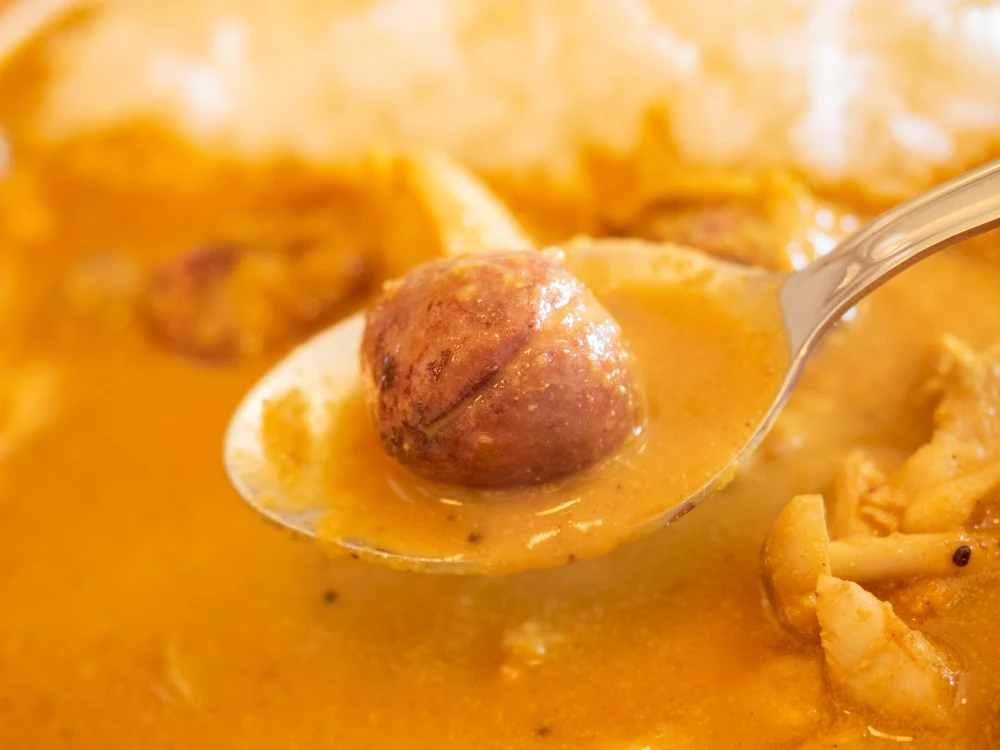 カルダモン:ある日の週替わりカレー 和栗のチキンコルマ